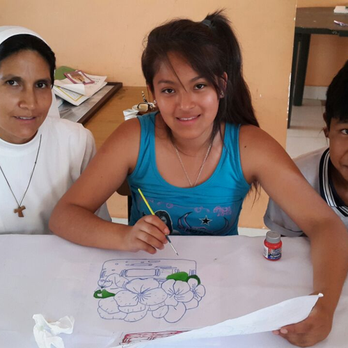 Schwester mit Schülern