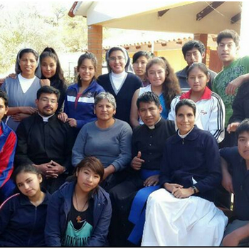 SchülerInnen und LehrerInnen vom Internat San Lorenzo