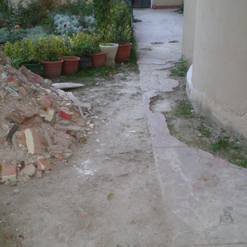 Fehlender Weg im Eingangsbereich