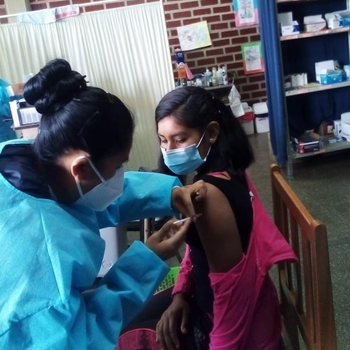 Kind bei der Impfung