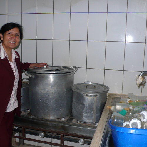 Emma in der Milchküche